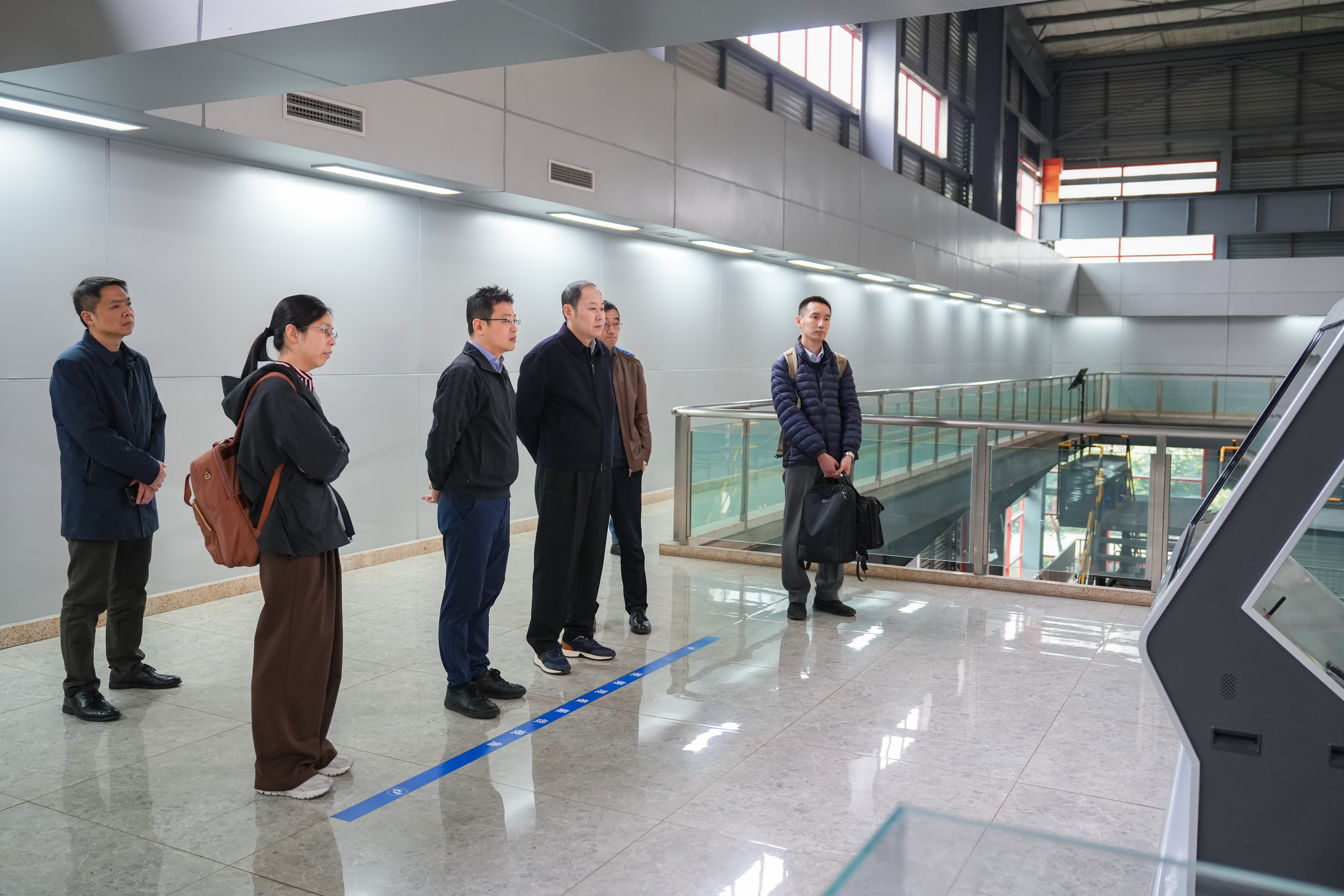 中信环境党委委员、副总经理王松一行到开云体育环境集团考察交流