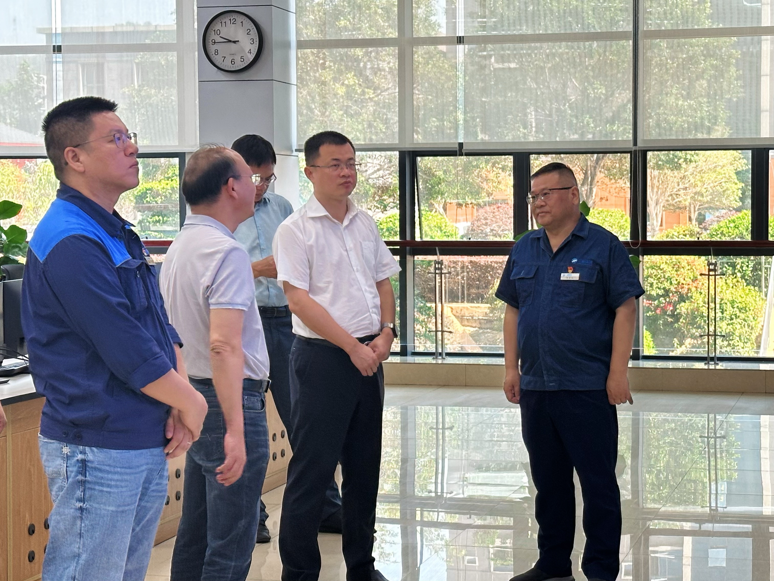 南宁市兴宁区委书记高鑫一行到南宁开云体育公司调研指导工作.jpg